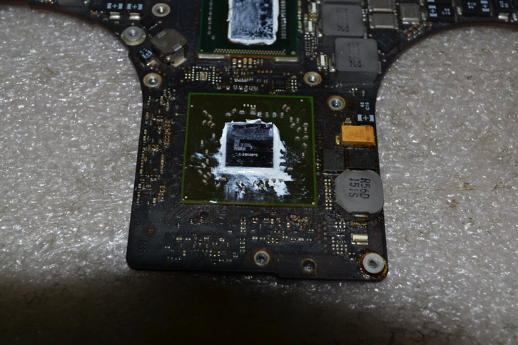 Вблизи Прогретая видеокарта MacBook Pro A1286